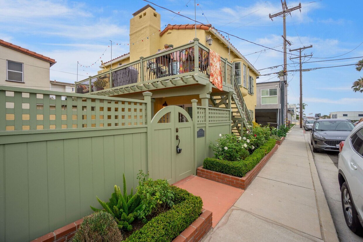 Primary Photo - 1231-1231 W Bay Ave