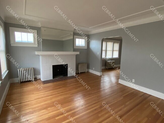 Building Photo - 2987 Glendale Ave
