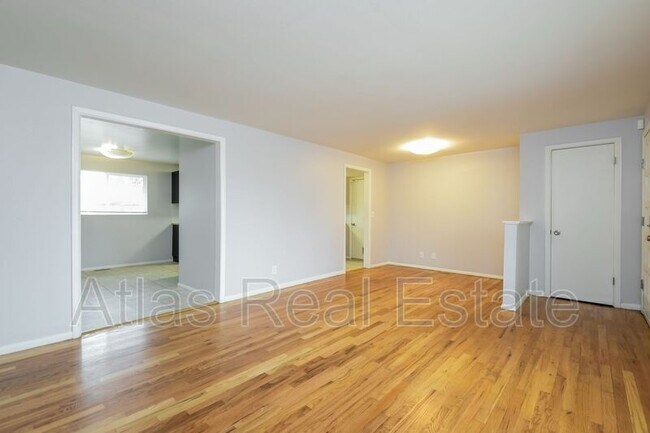 Foto del edificio - 7433 Alcott St