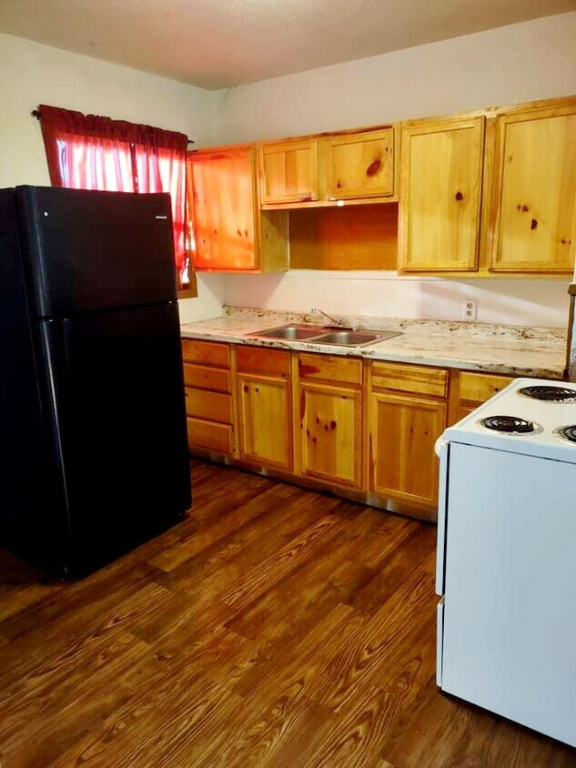 1510 Sycamore St Unit B, Big Spring, TX 79720 Apartments in Big Spring, TX