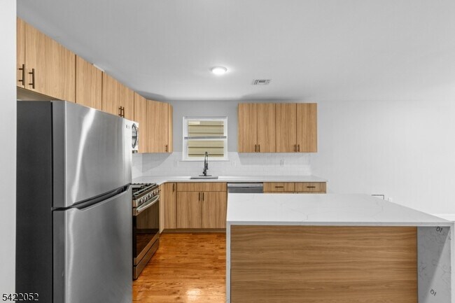 Foto del edificio - 19 Shaw Ave