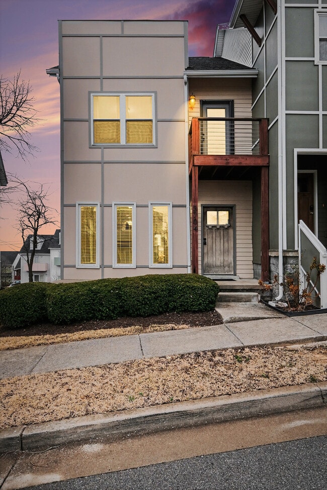 Building Photo - 3704 Lausanne Dr