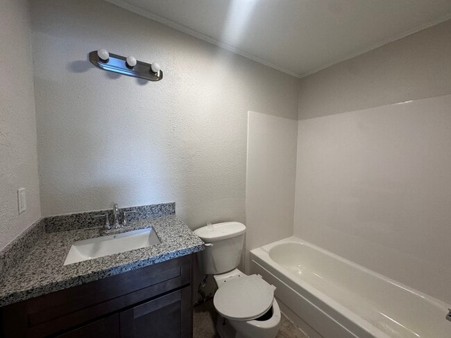Building Photo - 937 E Monterey Ct