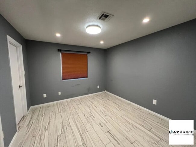 Building Photo - 9638