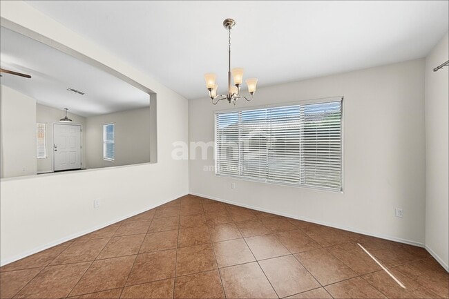 Building Photo - 342 W Calle Paso Suave
