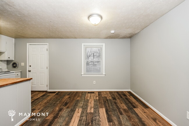 Foto del edificio - 11720 Elkwood Dr