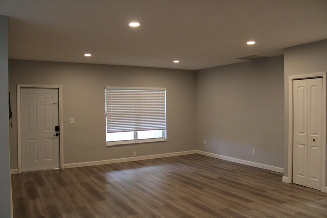 Foto del edificio - 5349 Van Buren Rd