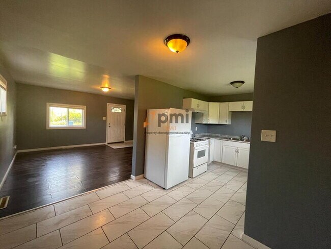 Building Photo - 2166 Wisconsin St