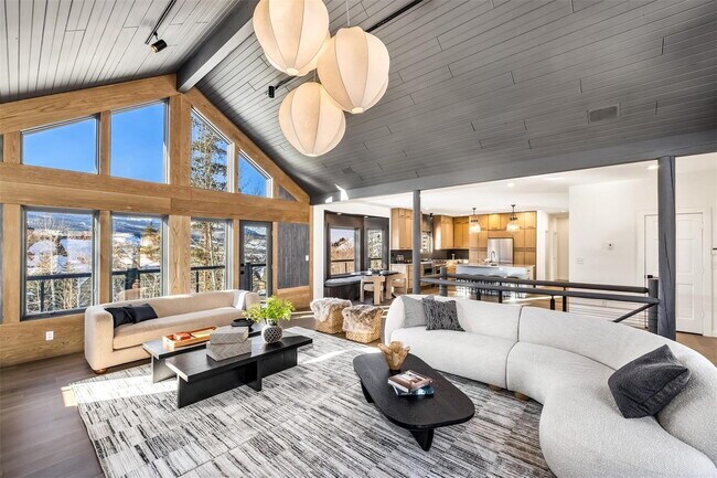 Building Photo - Fully Remodeled 4 bedroom Home in Hamilton Creek