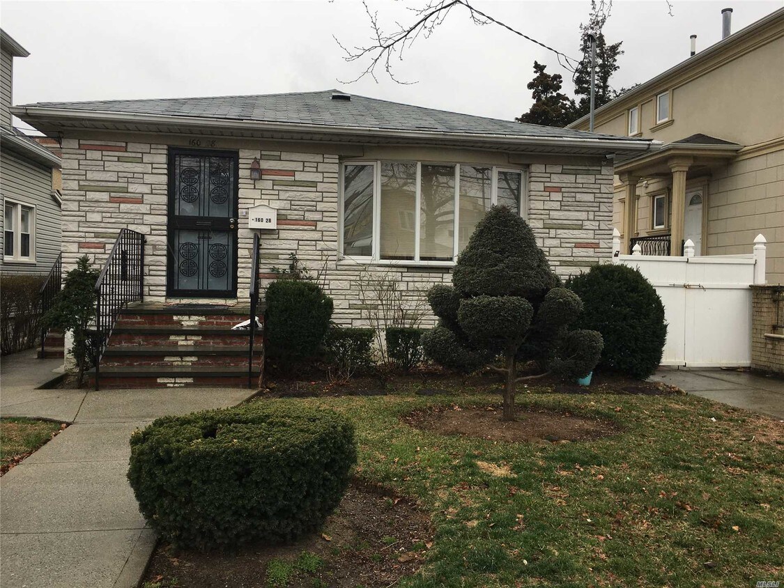 Primary Photo - 160-28-160-73 73rd Ave
