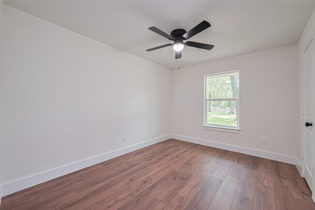 Foto del edificio - 23227 Albert Dr