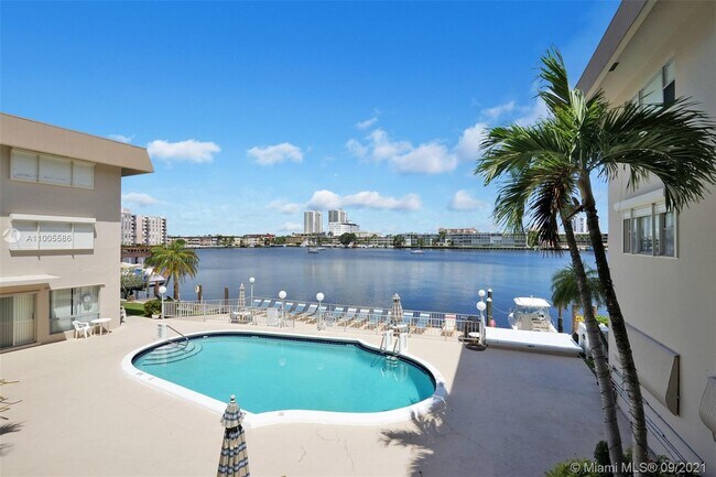 Foto del edificio - 300 Golden Isles Dr