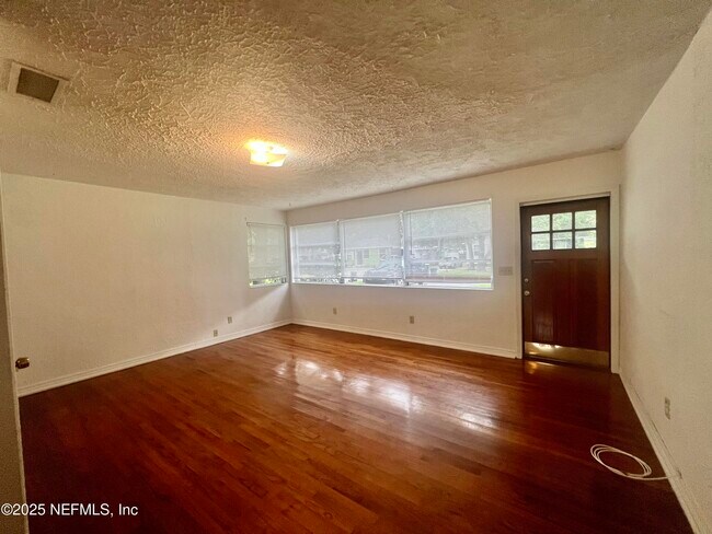 Building Photo - 3340 Sunnybrook Ave N