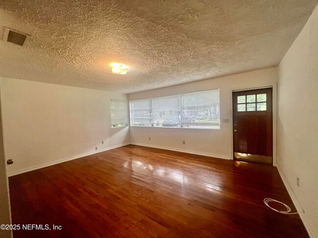 Foto del edificio - 3340 Sunnybrook Ave N