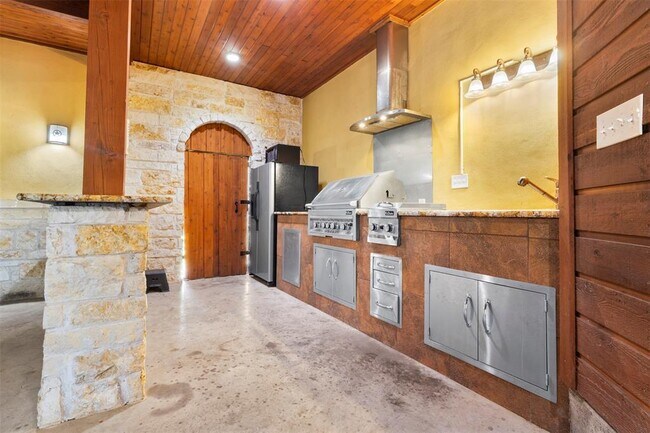 Building Photo - 216 N Mt Rushmore Dr