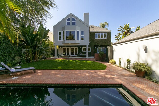 Building Photo - 4216 Woodcliff Rd