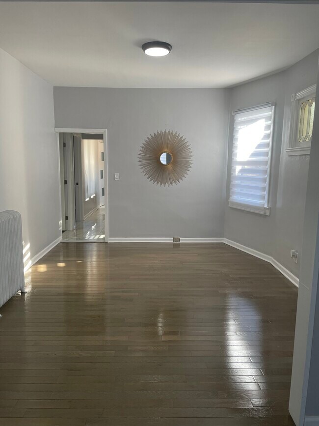 Building Photo - 237 Pelton Ave