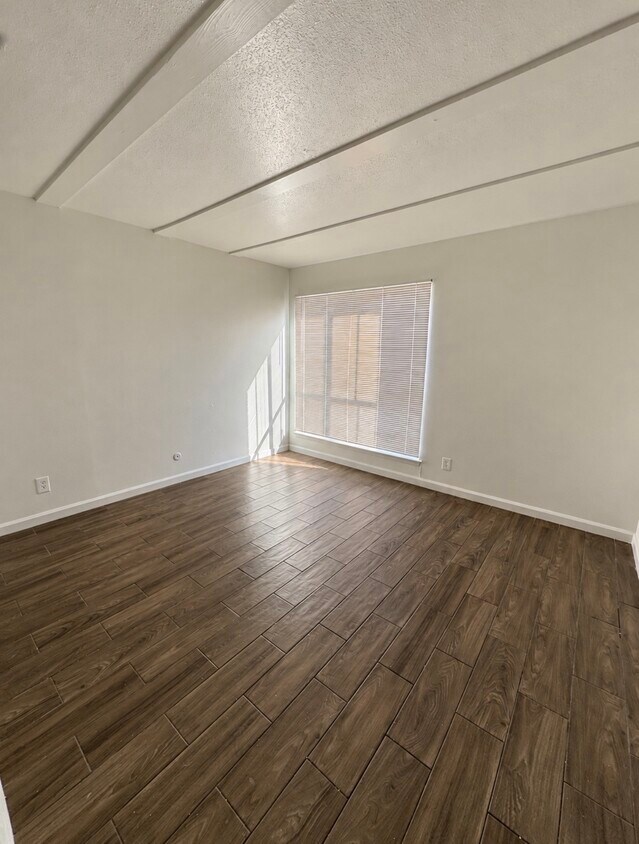 Foto del edificio - 6200 W Tidwell Rd