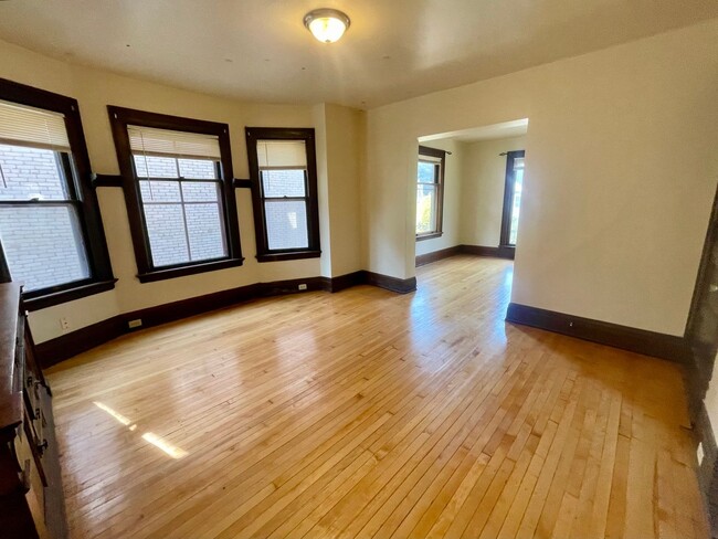 Building Photo - 2570 N Murray Ave