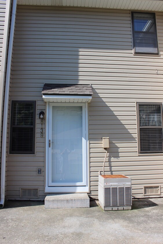 Primary Photo - 8139 N Stoddard Ave