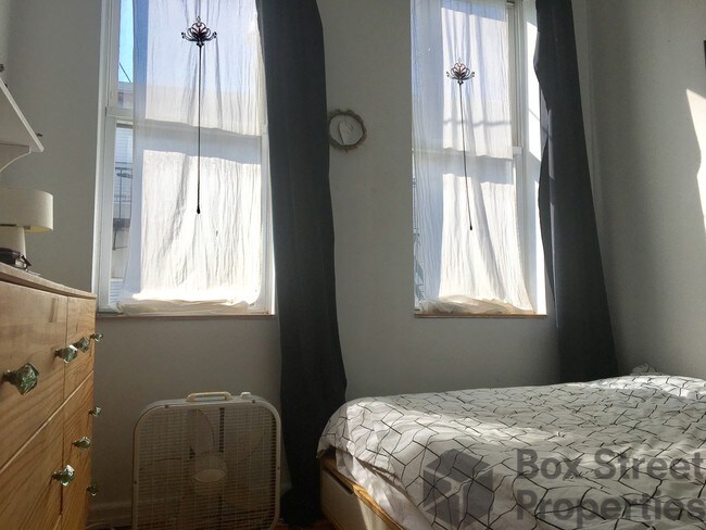 Foto del edificio - 154 N 8th St
