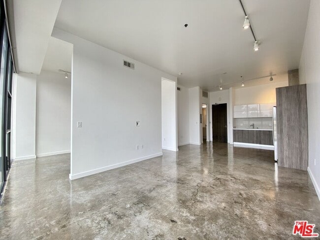 Building Photo - 1115 Sunset Blvd