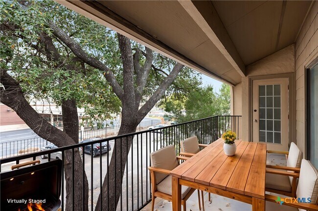 Foto del edificio - 1202 Thorpe Ln