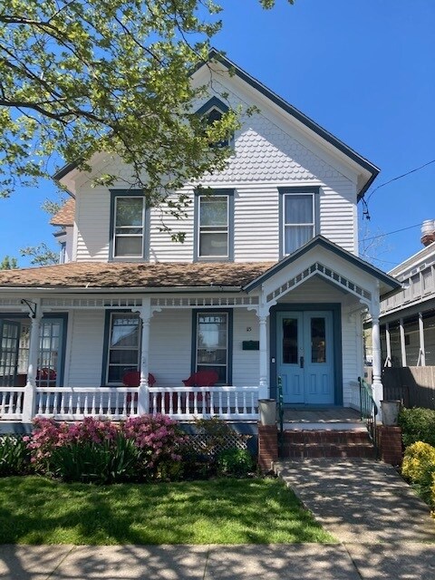 Building Photo - 115 3rd St