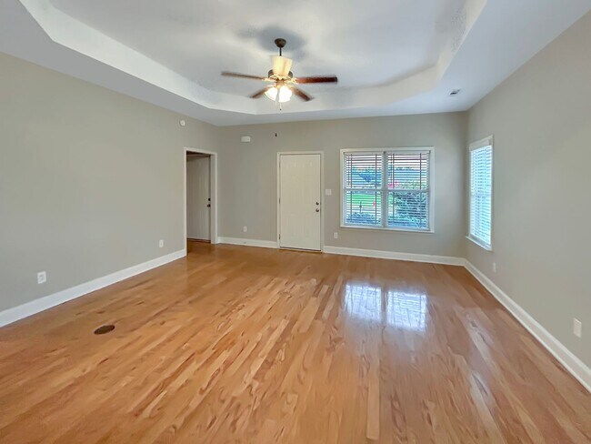 Building Photo - Lovely 3-Bedroom Home with Modern Amenitie...
