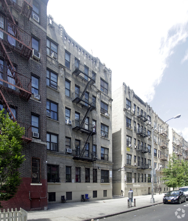 Foto del edificio - 176-182 Nagle Ave
