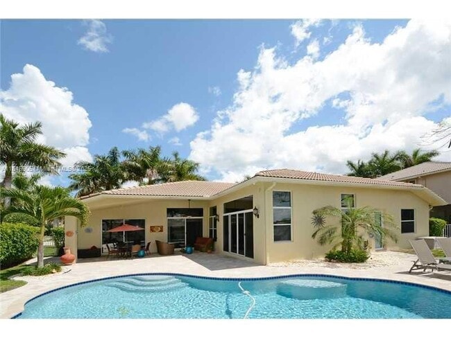 Building Photo - 896 Marina Dr