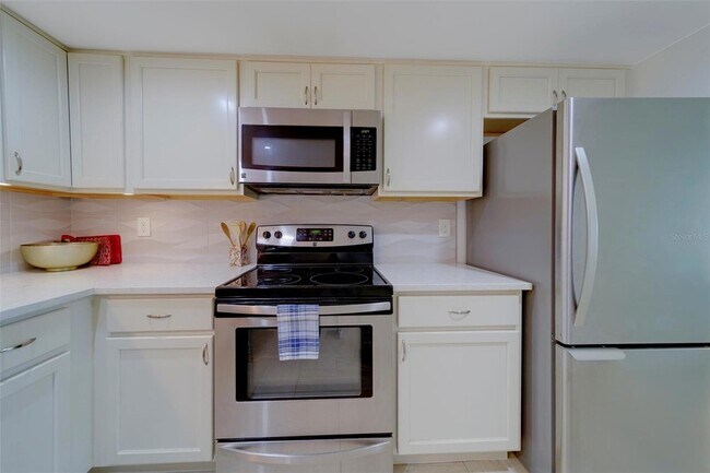 Foto del edificio - 2944 W Bay Dr