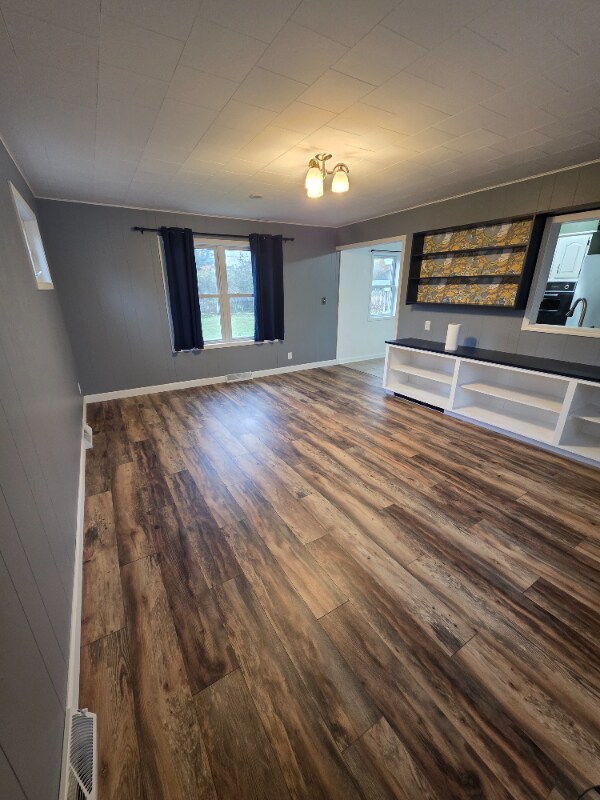 Foto del edificio - 244 Broadway St E