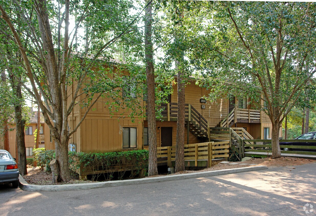 Primary Photo - 2660 N Point Ln