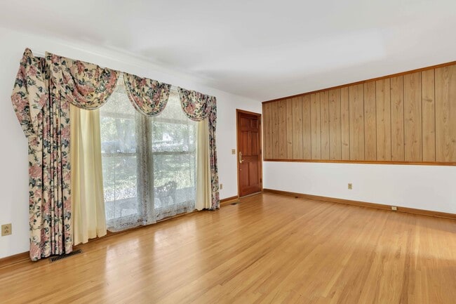 Building Photo - 509 Mathes Ct