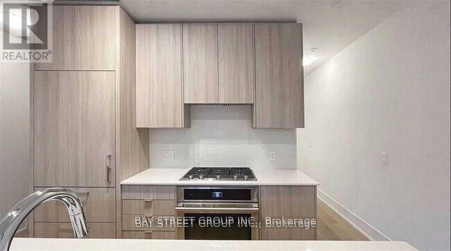 Photo du bâtiment - 165 Pears Ave.