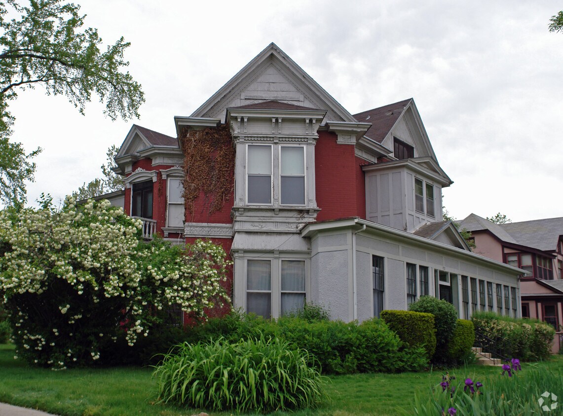 Primary Photo - 722 W Franklin St