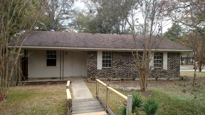 Primary Photo - 103 W Nelson Rd