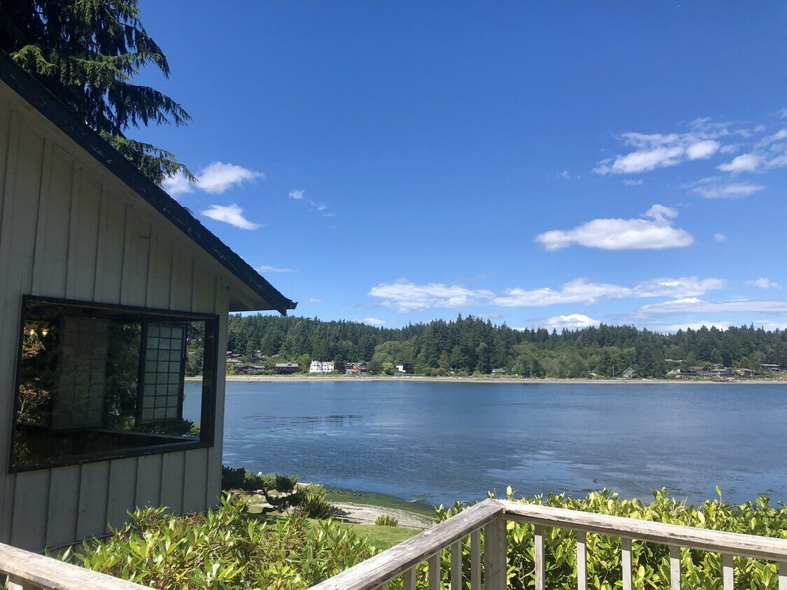 Primary Photo - 1920's Craftsman home on stunning low bank...