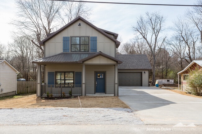 Building Photo - Pre-Leasing Modern Style Home Minutes from Campus and Downtown Fayetteville