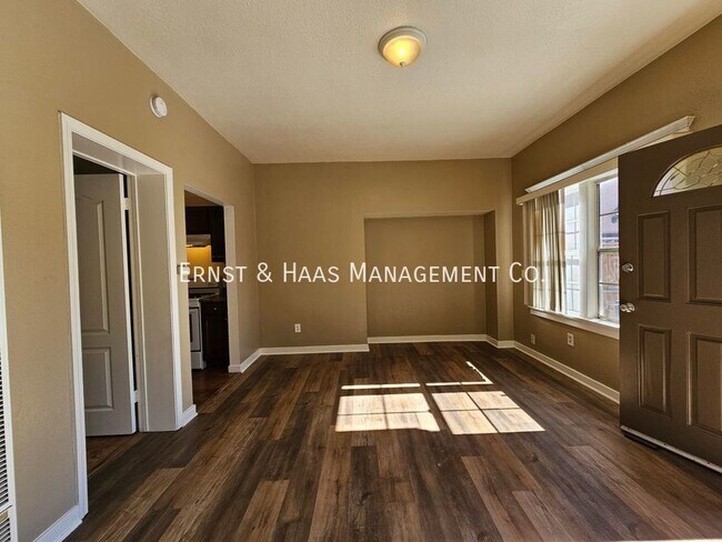 Foto del edificio - Charming California Detached Home!