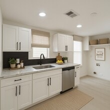 Building Photo - 7640 Broadview Dr