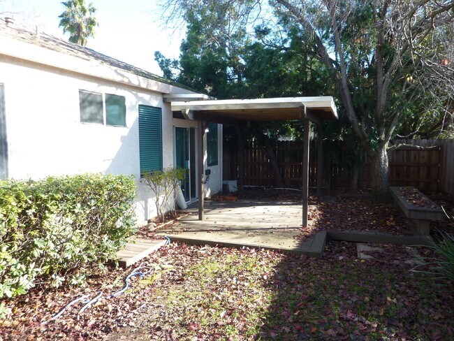 Foto del edificio - Single Story Home w/ Attached Garage