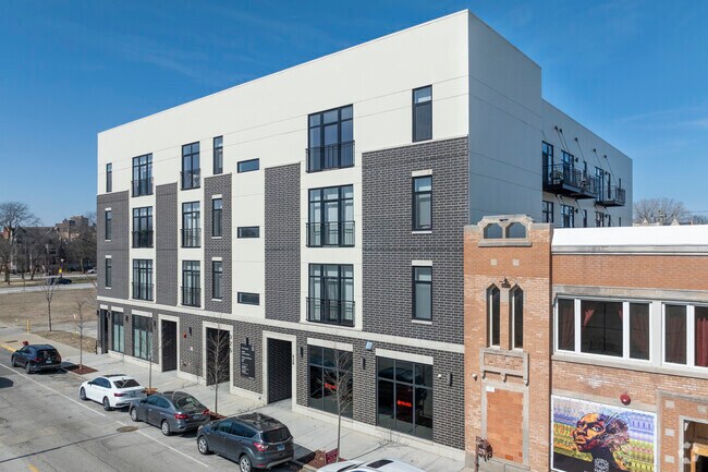 Building Photo - 920 E 43rd St