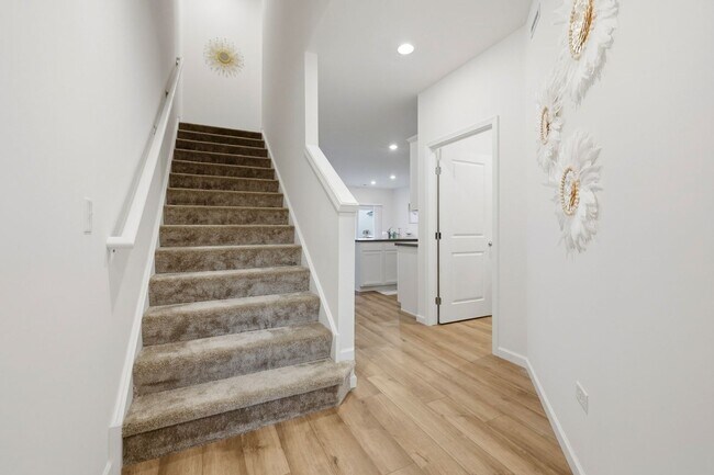 Foto del edificio - 5920 Hawkweed Dr
