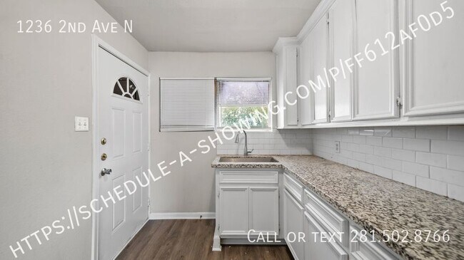 Foto del edificio - AVAILABLE NOW!