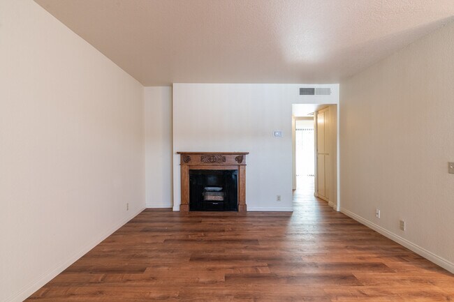 Foto del edificio - 6645 Coldwater Canyon Ave