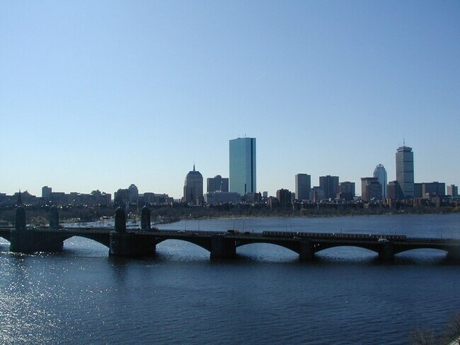 Foto del edificio - 75-83-83 Cambridge Pkwy