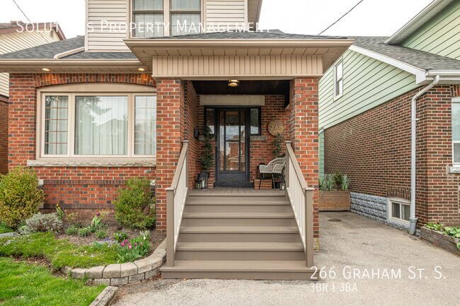 Photo du bâtiment - **Beautiful 3 bedroom/2.5 bathroom w/ Inlaw Suite**