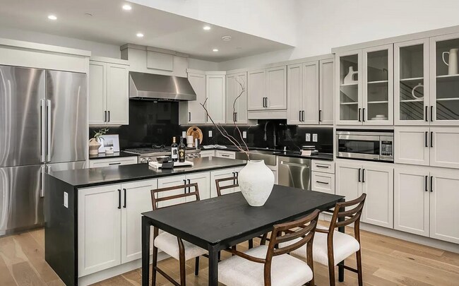 Foto del edificio - 421 14th Ave W